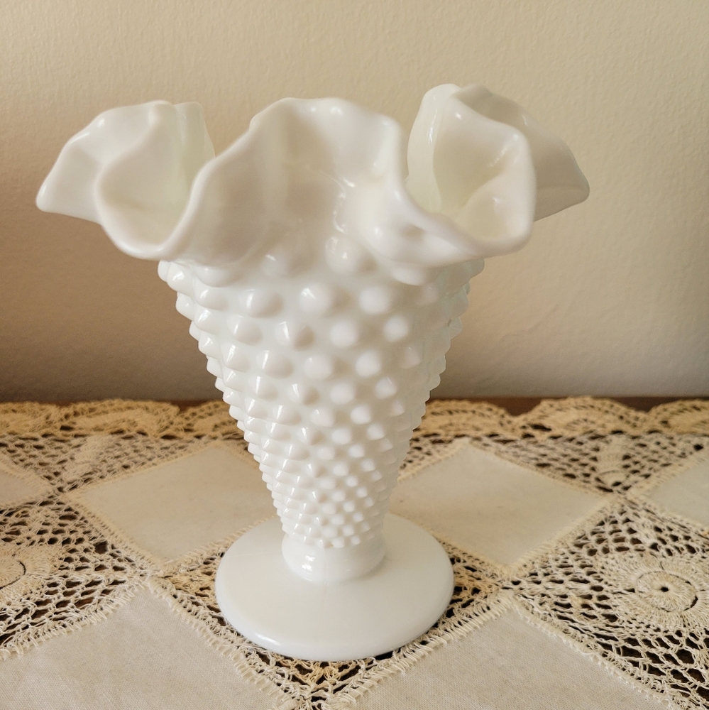 Fenton Hobnail mini vase